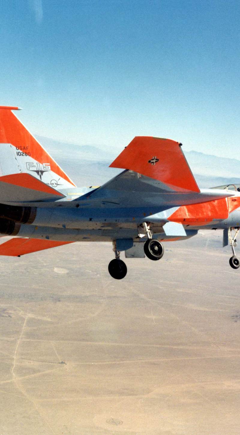  - Twin-engine aircraft