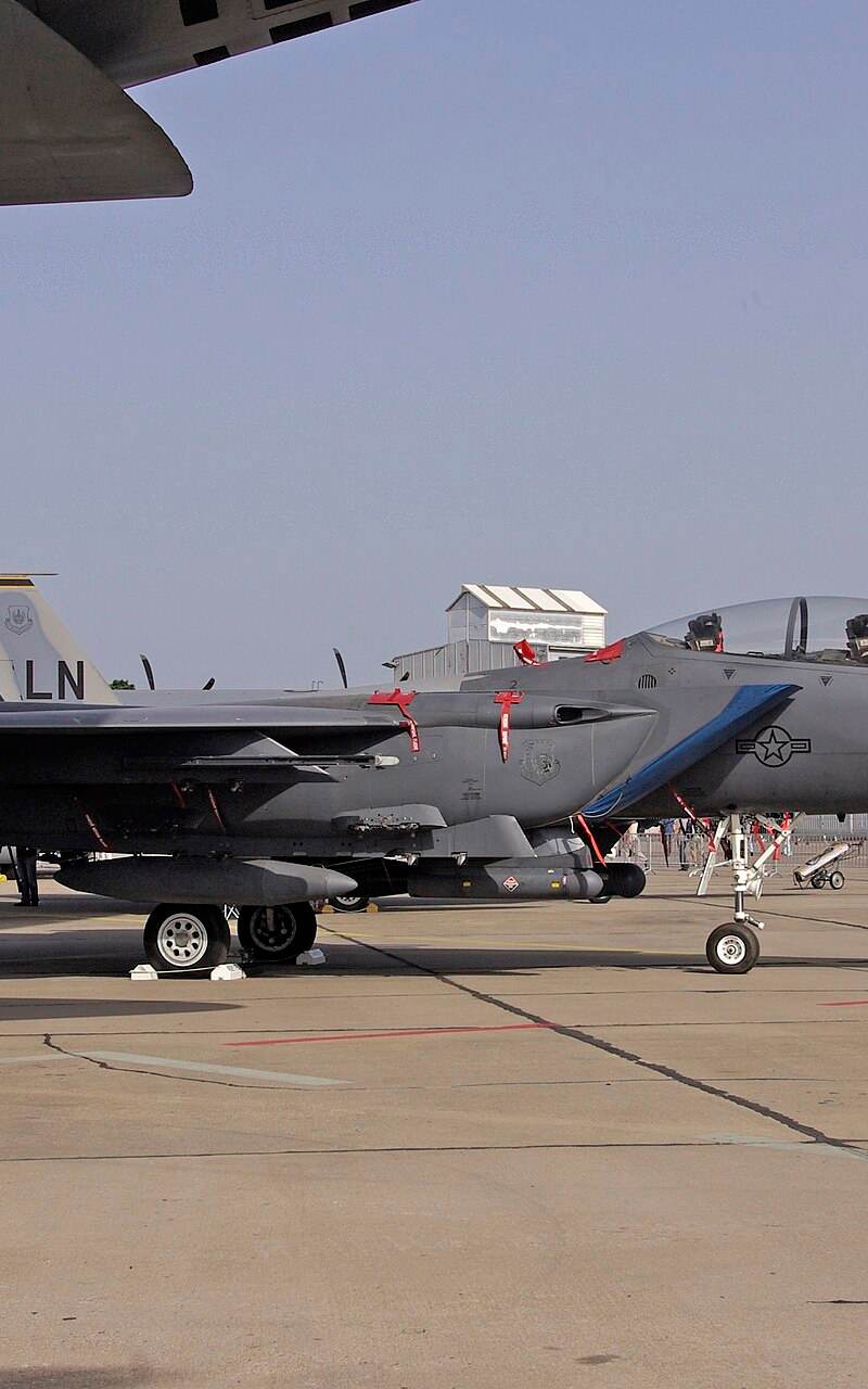  - Twin-engine aircraft