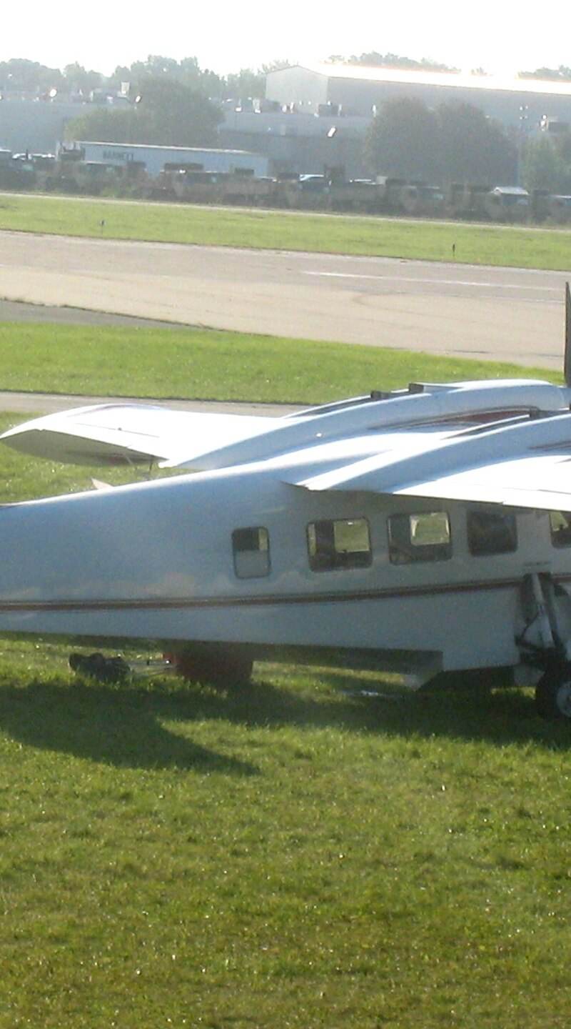 N204EM - Twin-engine aircraft