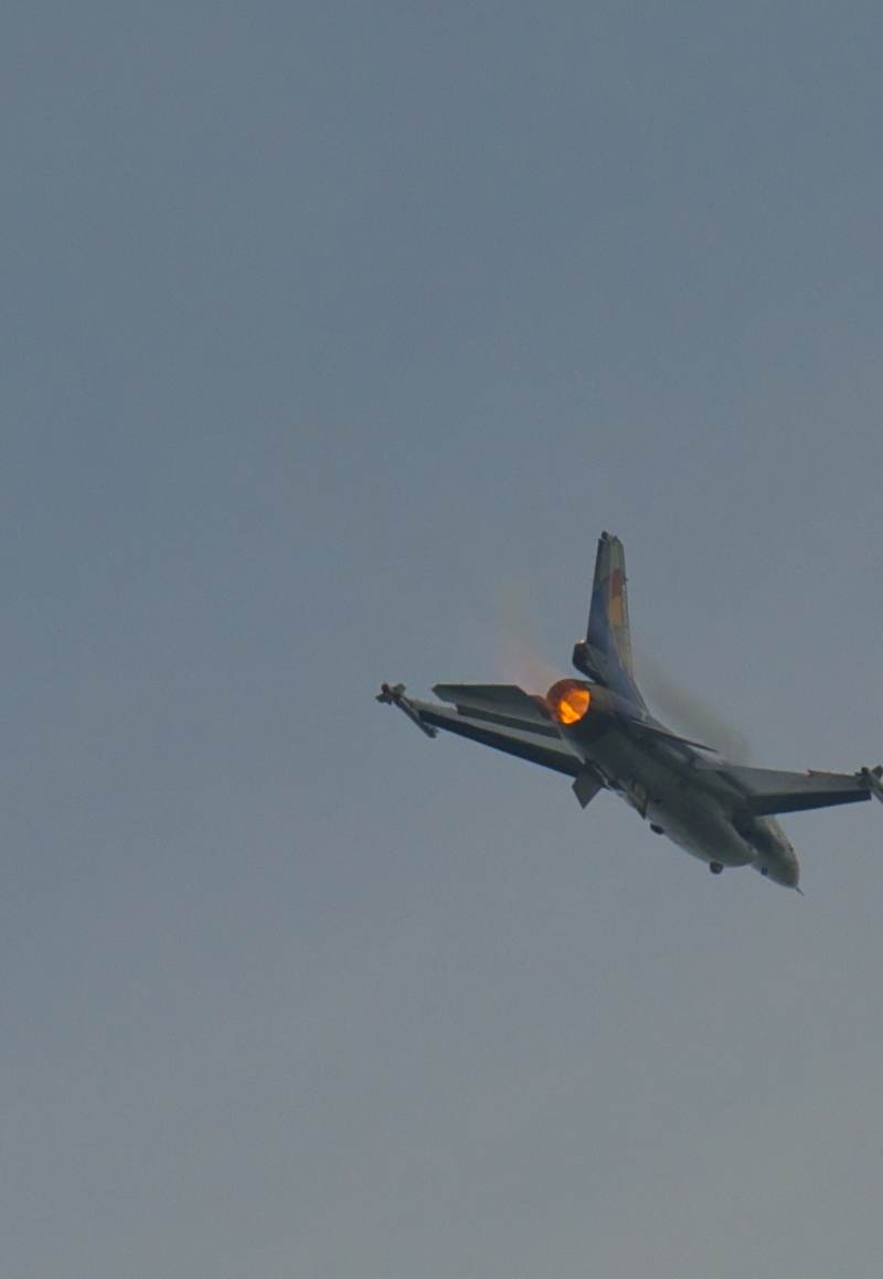  - Twin-engine aircraft