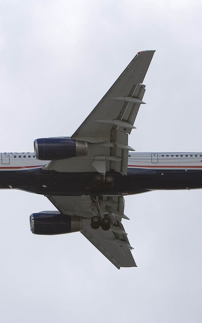 N204UW - Twin-engine aircraft