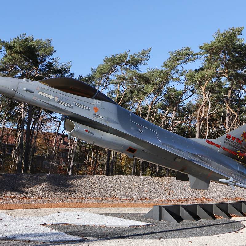N06 - Aircraft