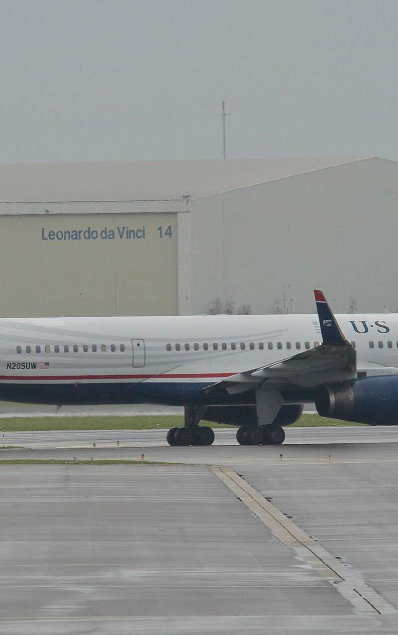 N205UW - Twin-engine aircraft