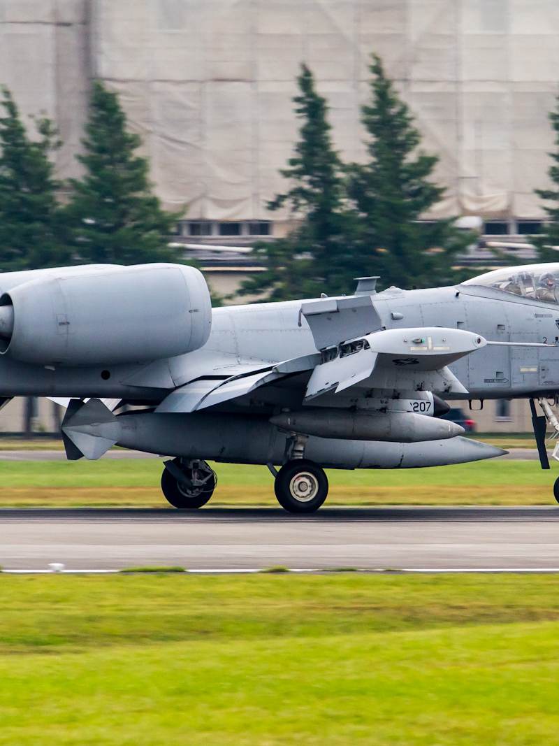  - Twin-engine aircraft