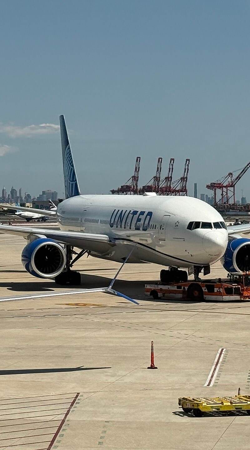 N210UA - Twin-engine aircraft