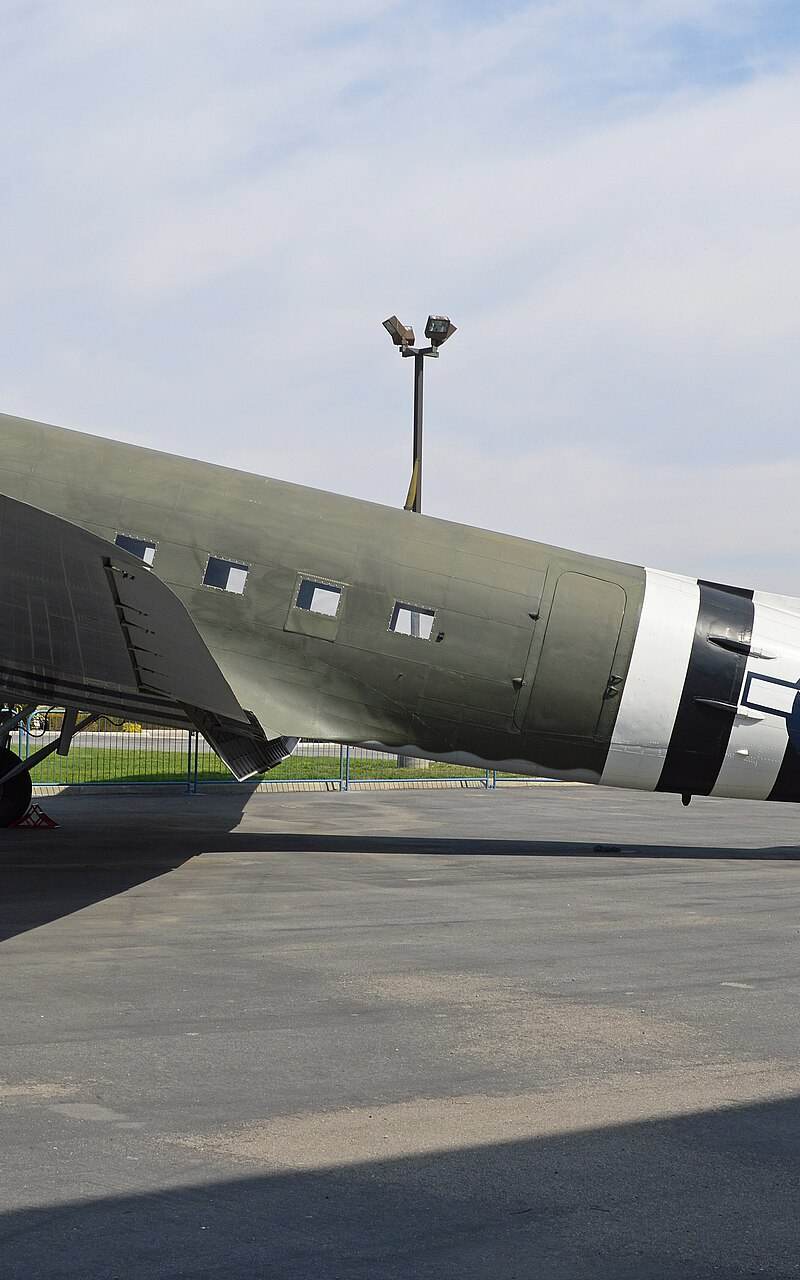 N60480 - Twin-engine aircraft