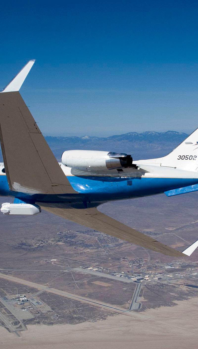  - Twin-engine aircraft