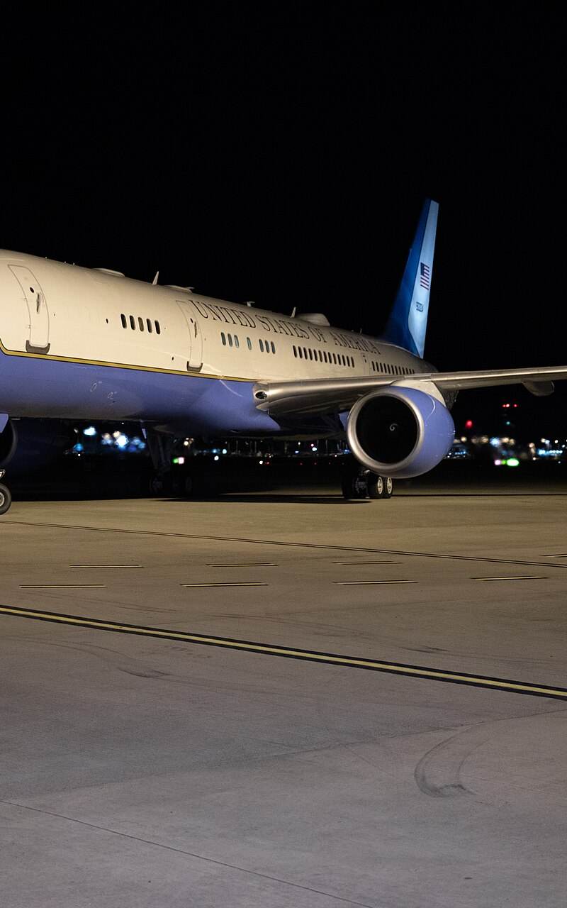  - Twin-engine aircraft