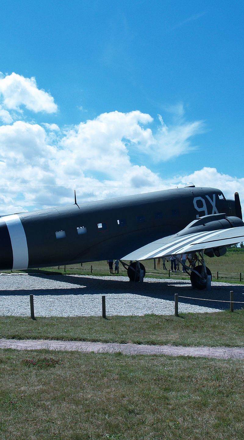  - Twin-engine aircraft