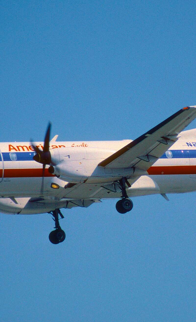 N211NE - Twin-engine aircraft