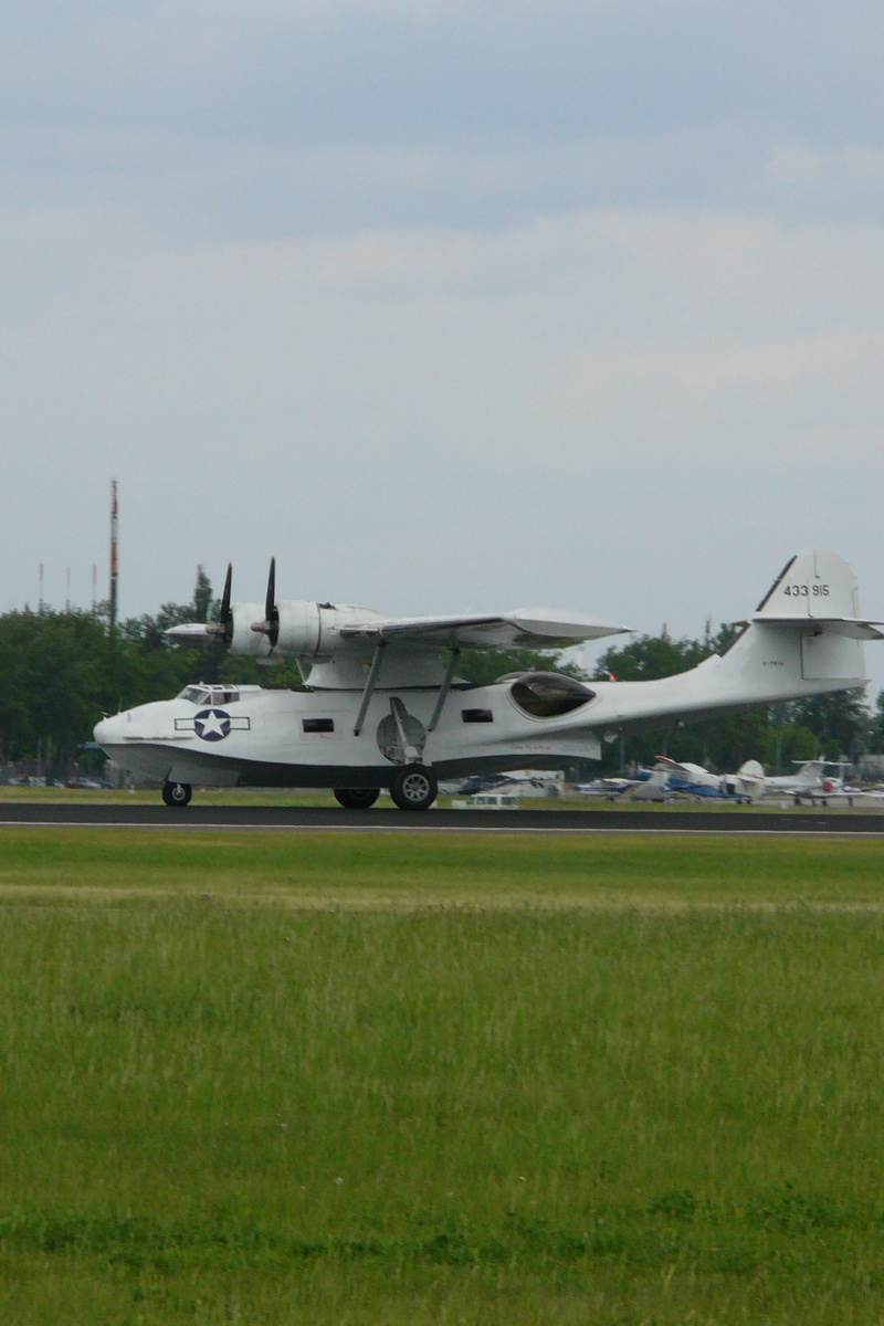 - Twin-engine aircraft