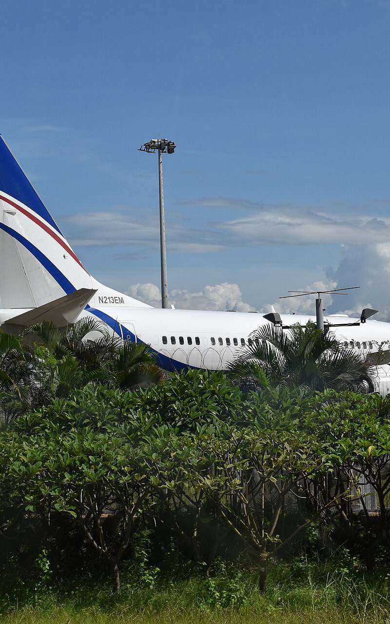 N213EM - Twin-engine aircraft