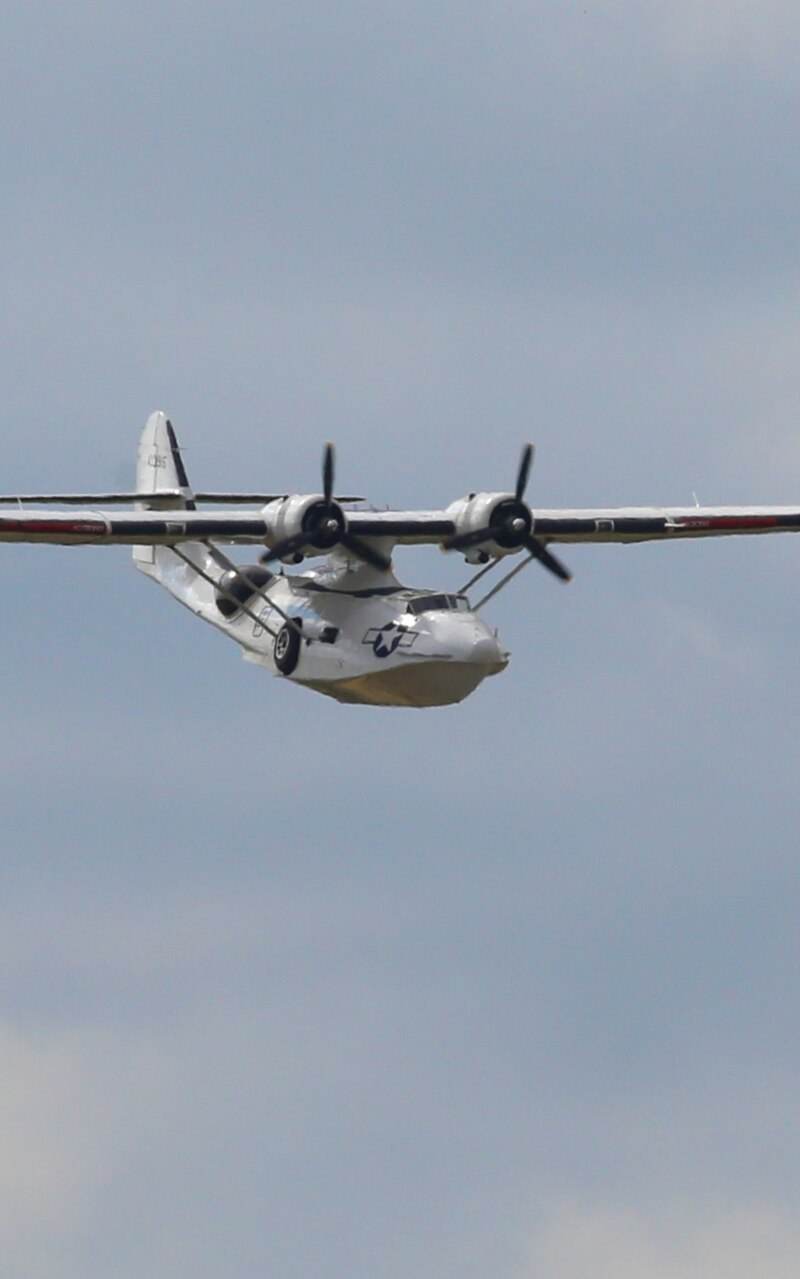  - Twin-engine aircraft