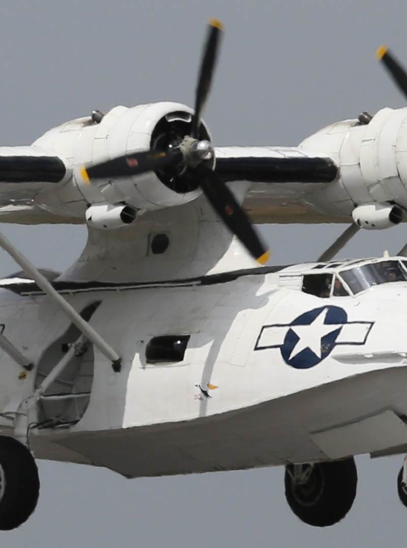  - Twin-engine aircraft