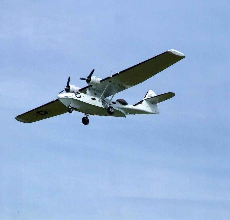  - Twin-engine aircraft