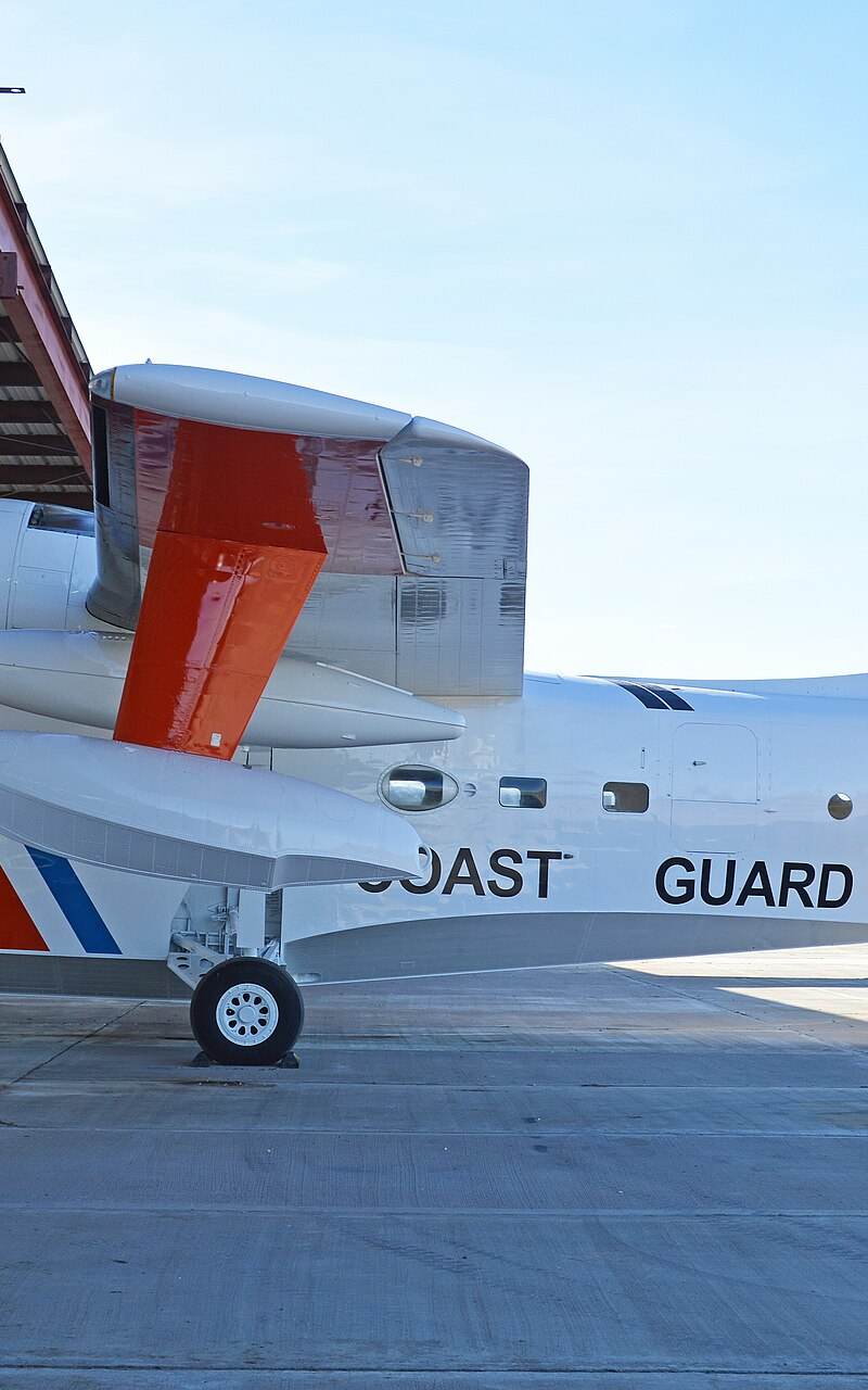N216HU - Twin-engine aircraft