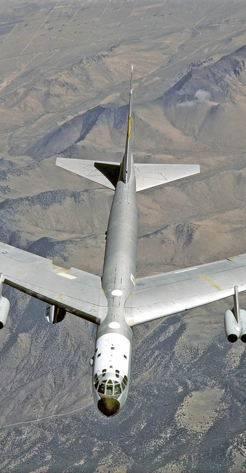 - Twin-engine aircraft