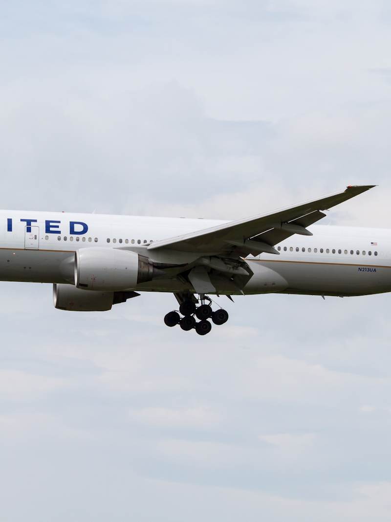 N213UA - Boeing