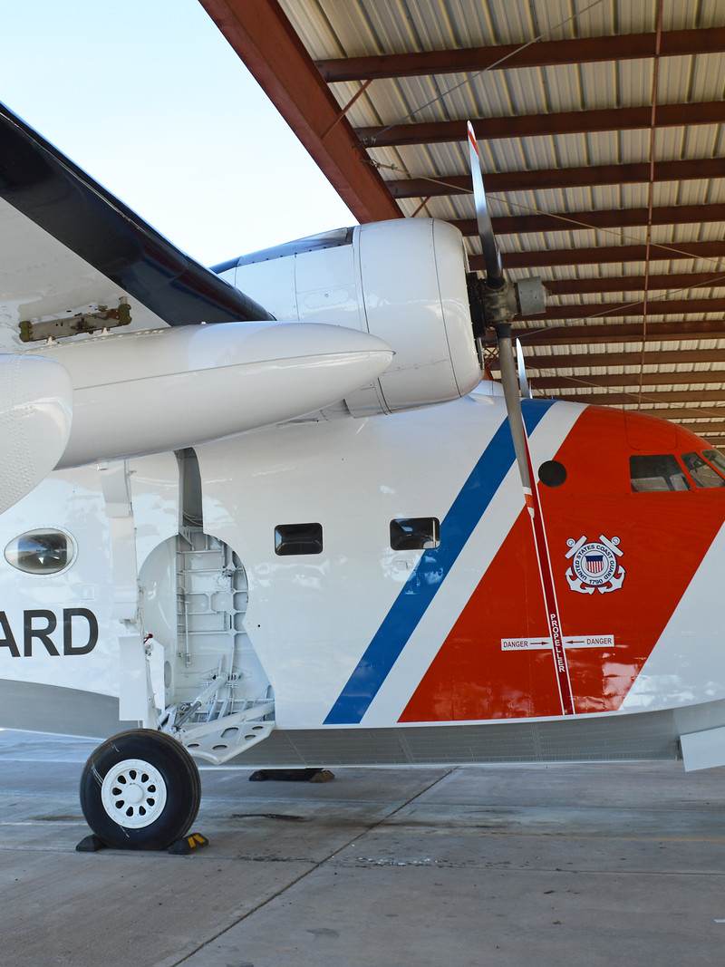 N216HU - Twin-engine aircraft