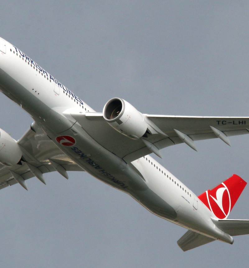 TC-LHI - Twin-engine aircraft
