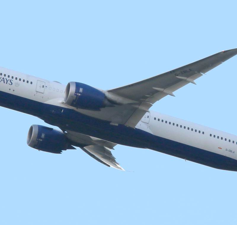 G-ZBLA - Twin-engine aircraft