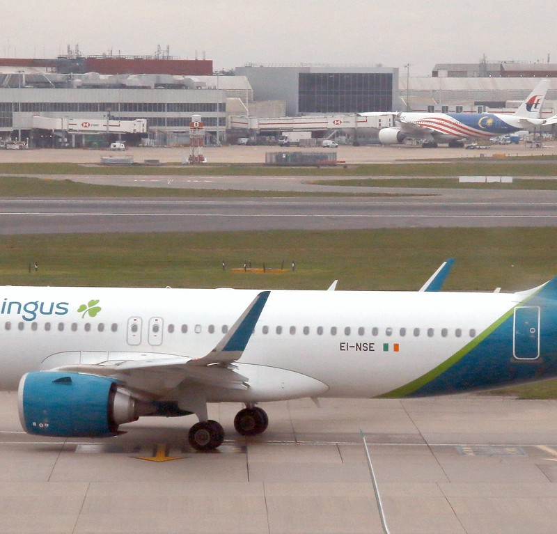 EI-NSE - Twin-engine aircraft