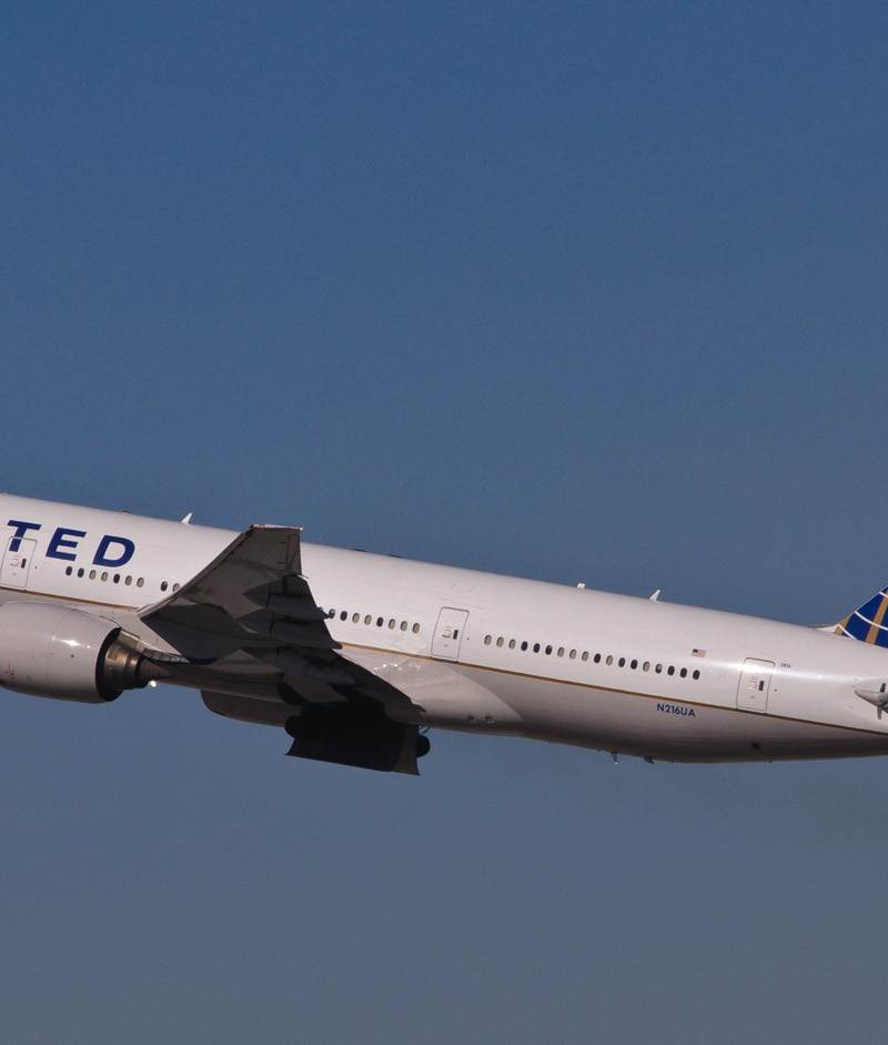 N216UA - Twin-engine aircraft