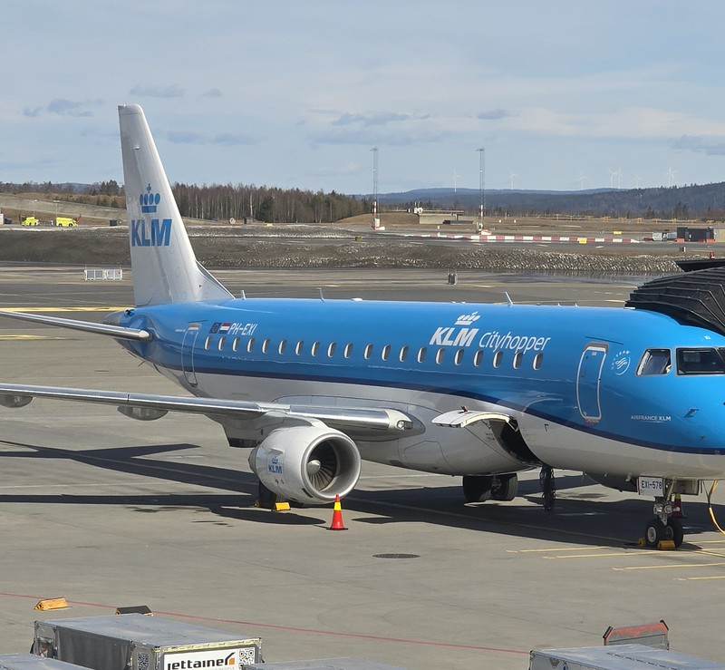 PH-EXI - Embraer