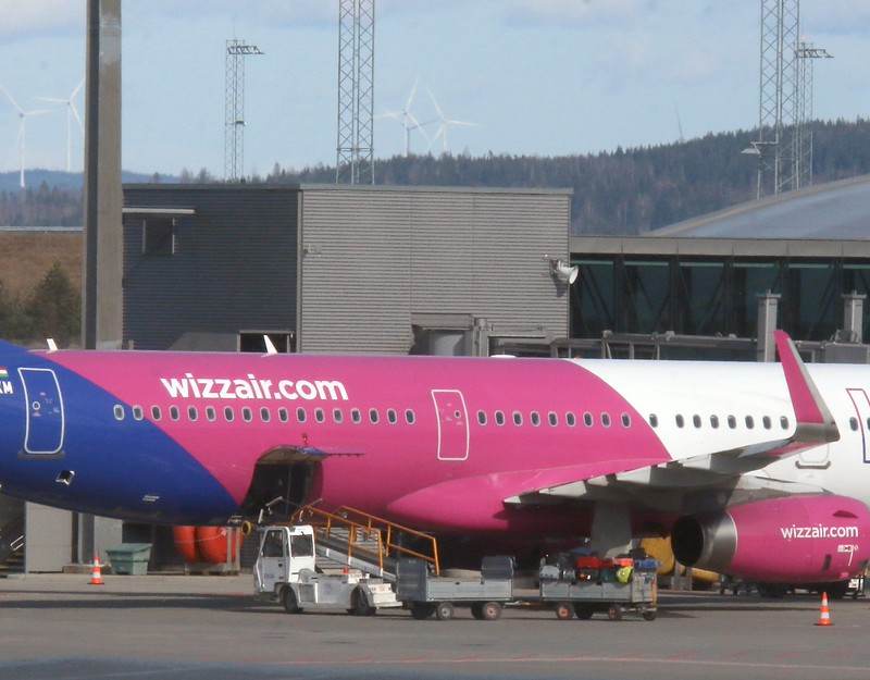 HA-LXM - Twin-engine aircraft
