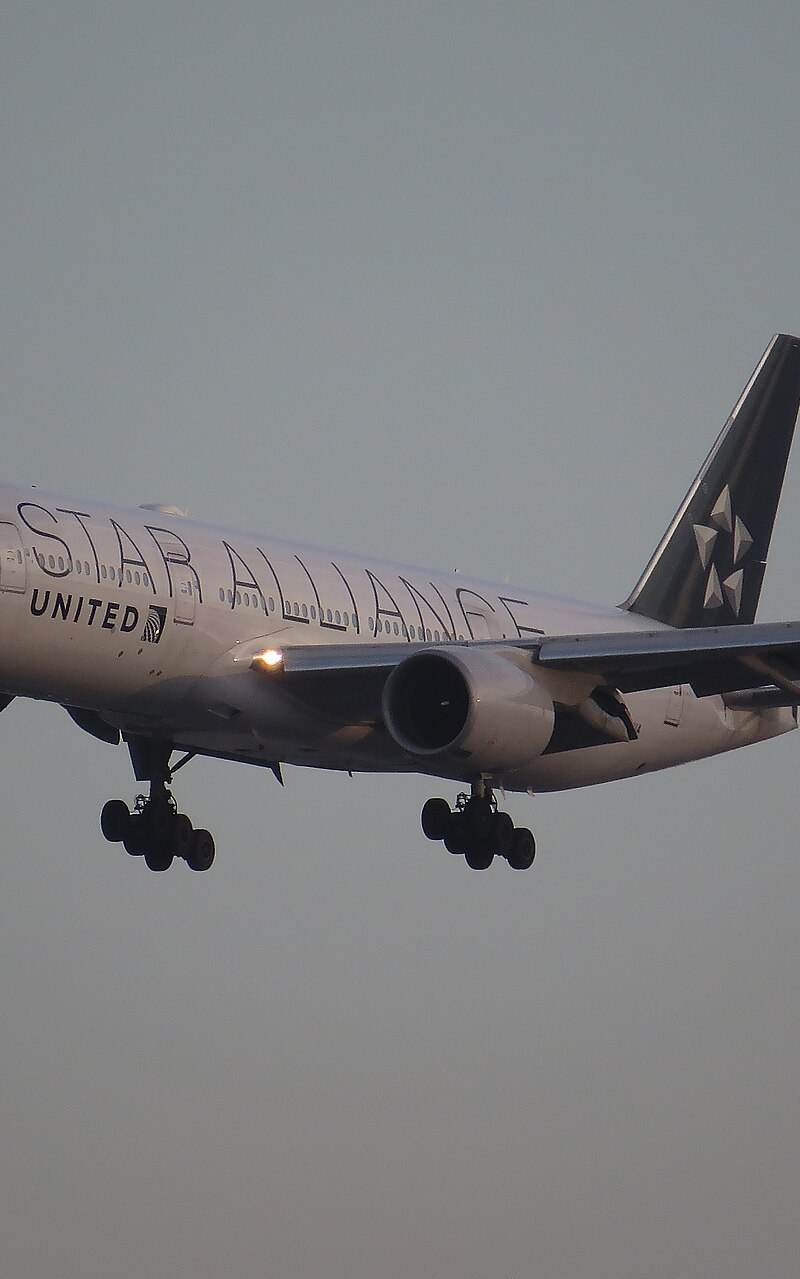 N218UA - Twin-engine aircraft