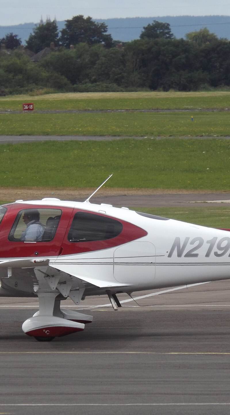 N219DW - Cirrus