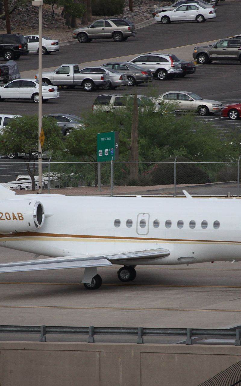 N220AB - Business jet