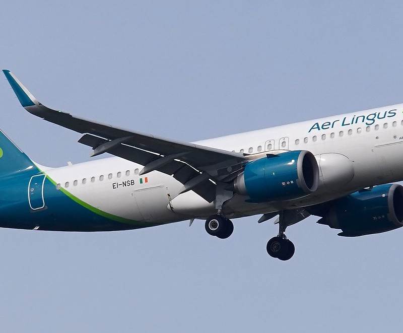 EI-NSB - Twin-engine aircraft