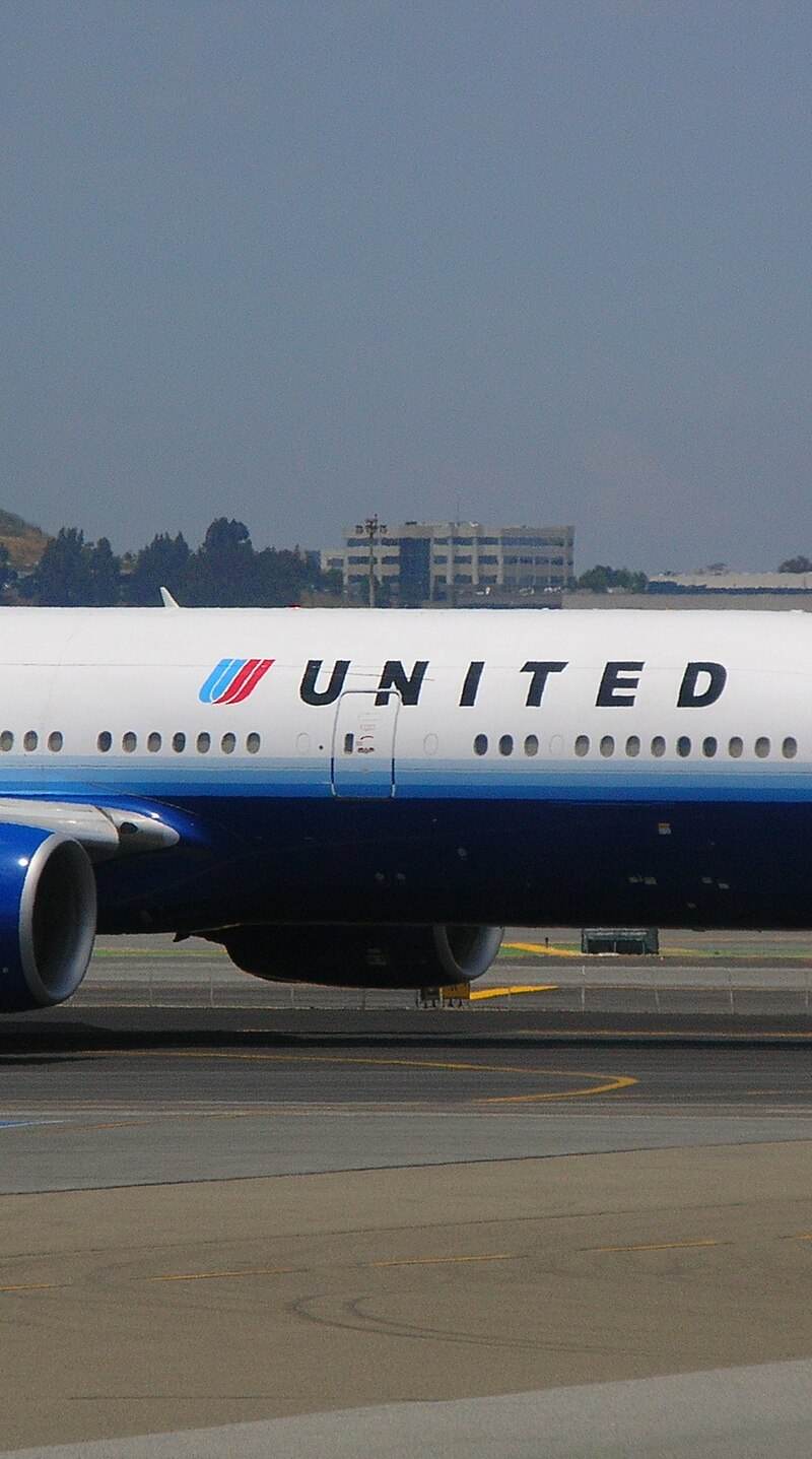 N220UA - Twin-engine aircraft
