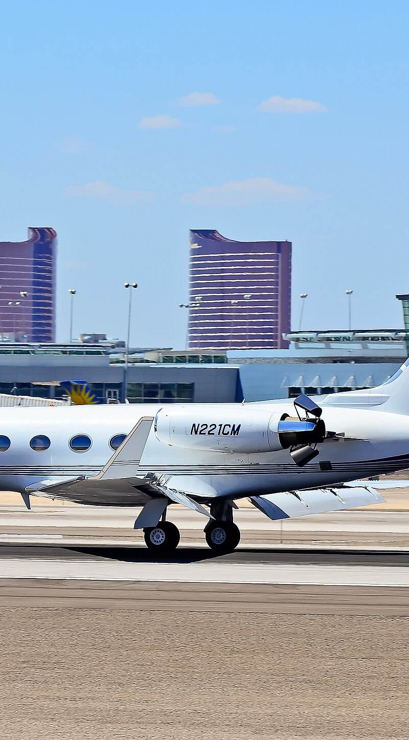 N221CM - Business jet