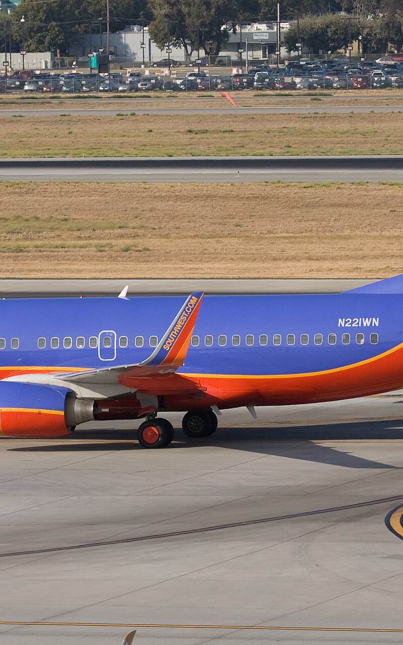 N221WN - Twin-engine aircraft