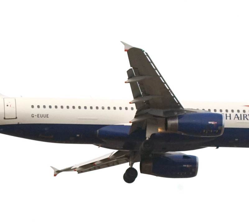 G-EUUE - Twin-engine aircraft