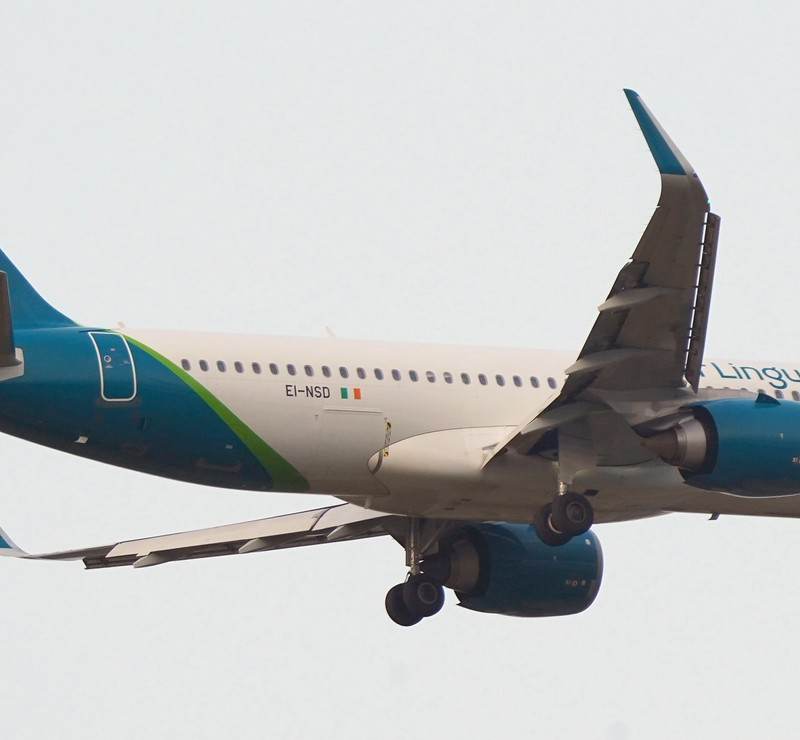 EI-NSD - Twin-engine aircraft