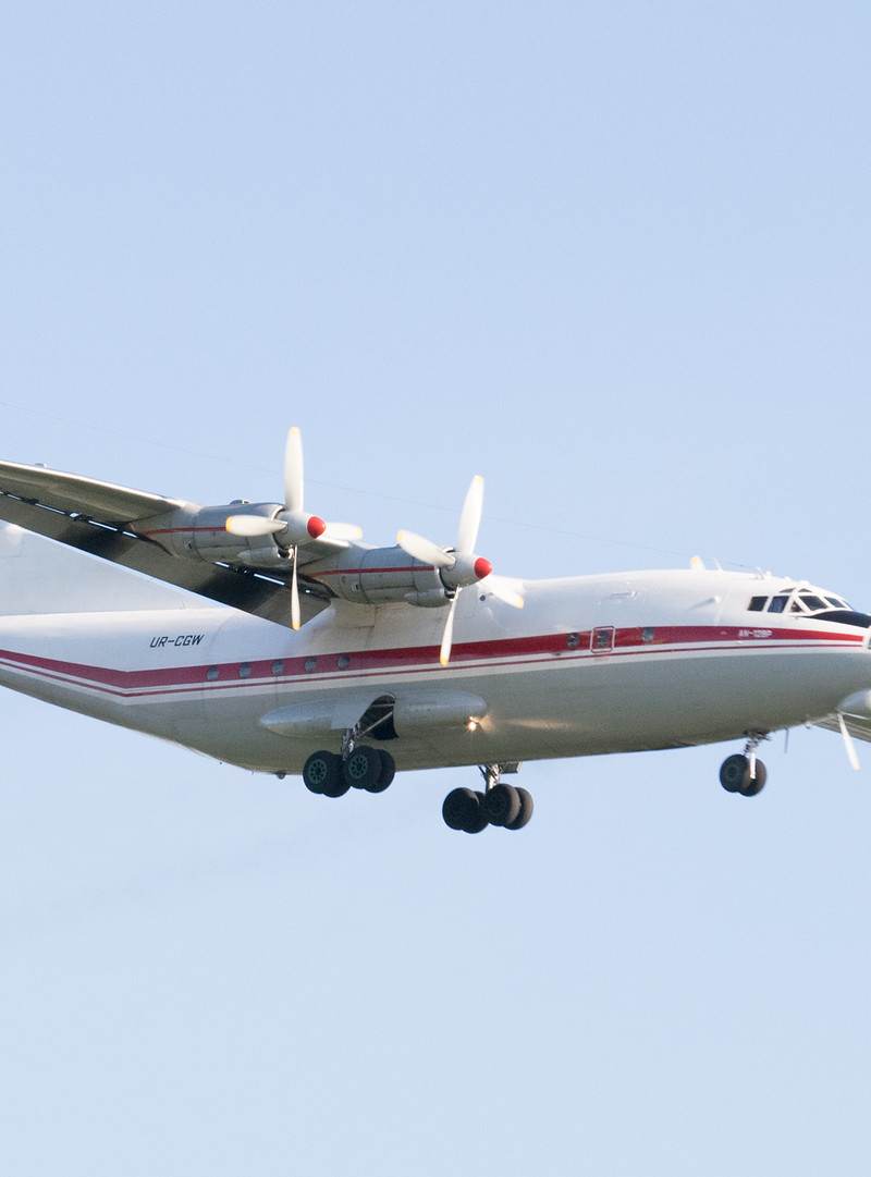 UR-CGW - Antonov