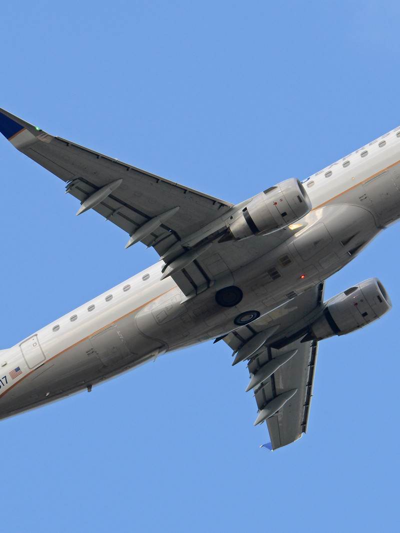N89317 - Twin-engine aircraft