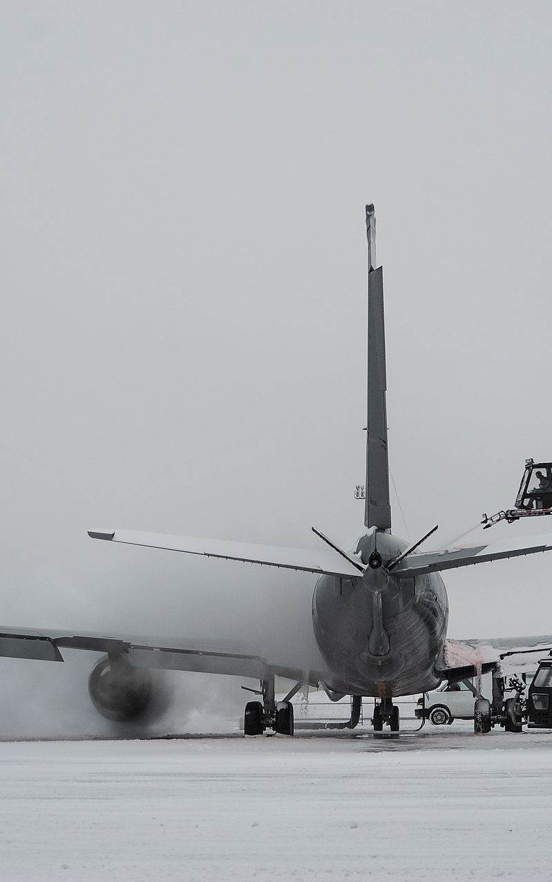  - Twin-engine aircraft