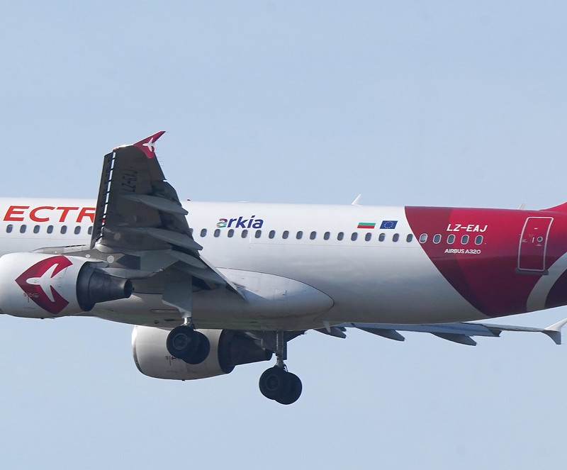 LZ-EAJ - Twin-engine aircraft