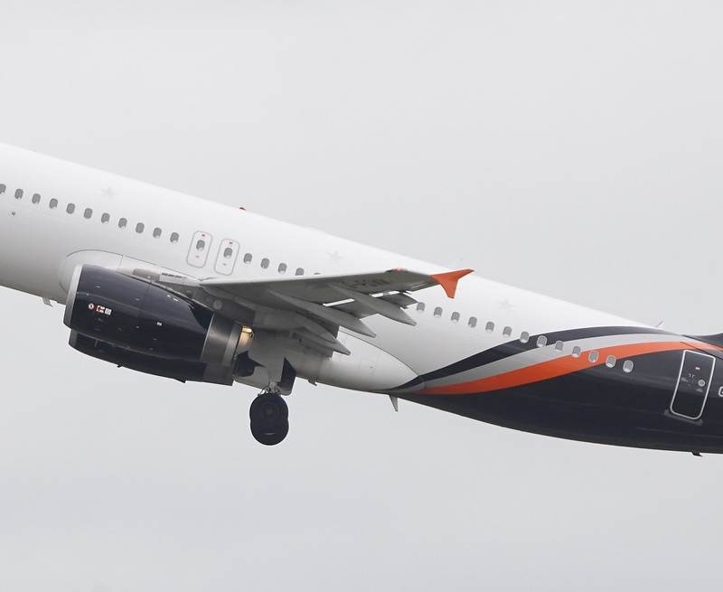 G-POWM - Twin-engine aircraft