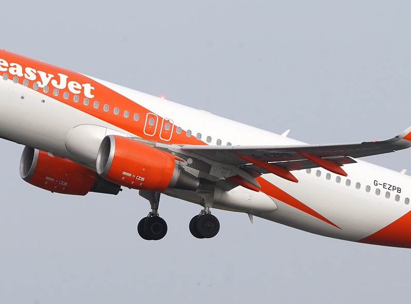 G-EZPB - Twin-engine aircraft