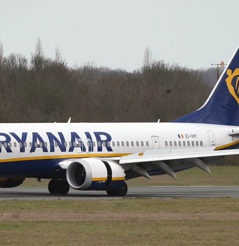 EI-IHY - Twin-engine aircraft