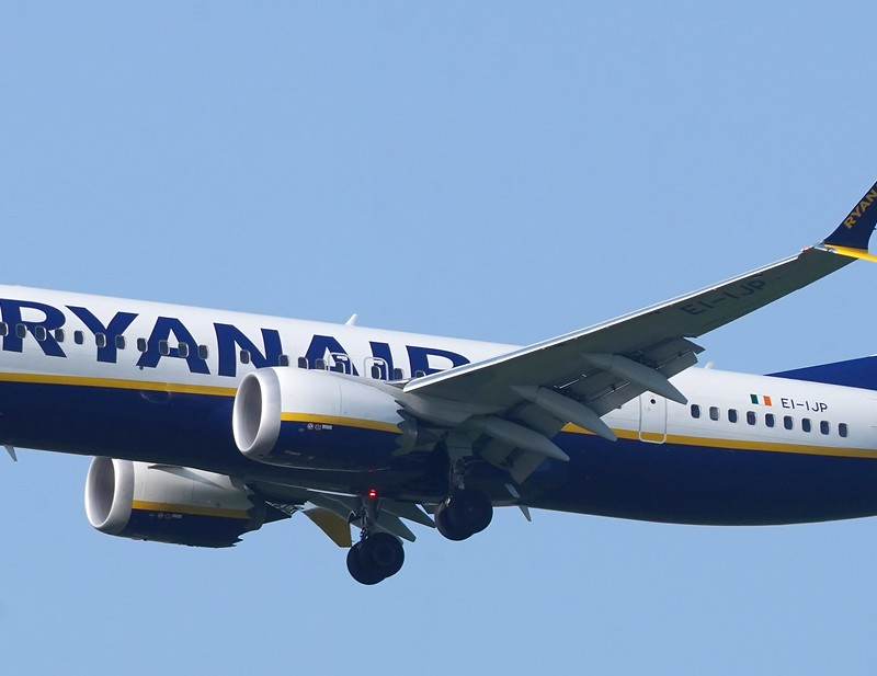 EI-IJP - Twin-engine aircraft