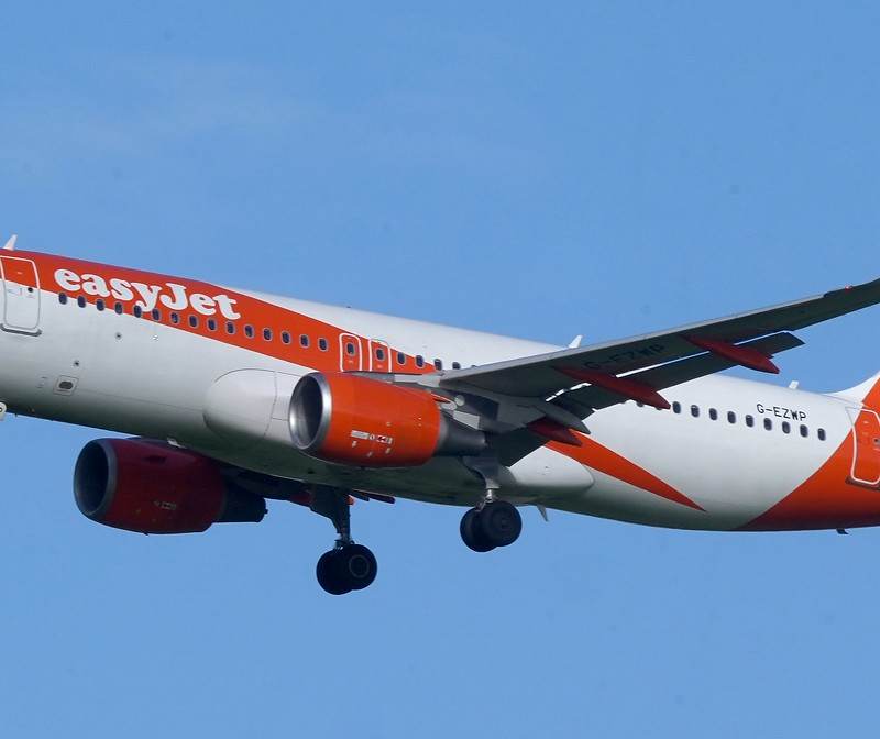 G-EZWP - Twin-engine aircraft