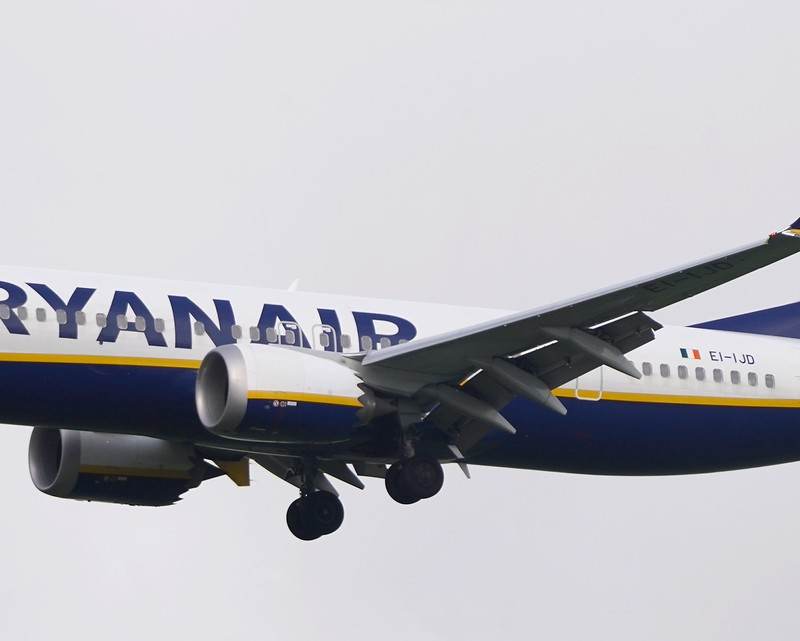 EI-IJD - Twin-engine aircraft