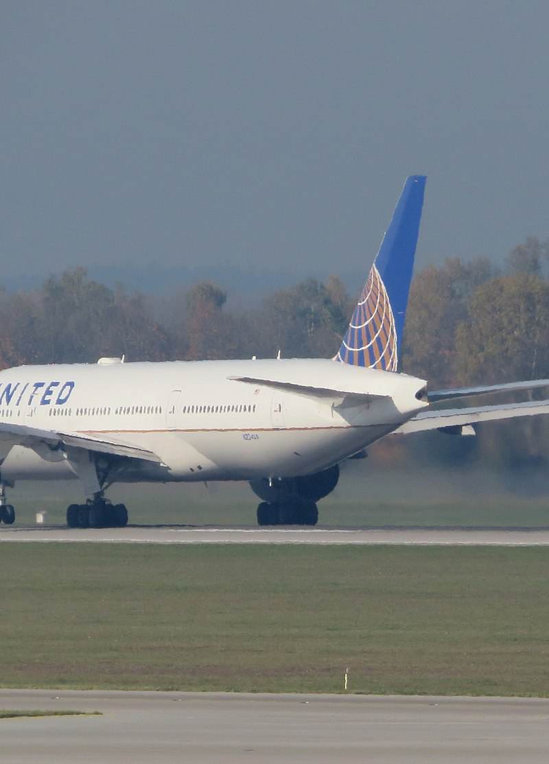 N224UA - Twin-engine aircraft