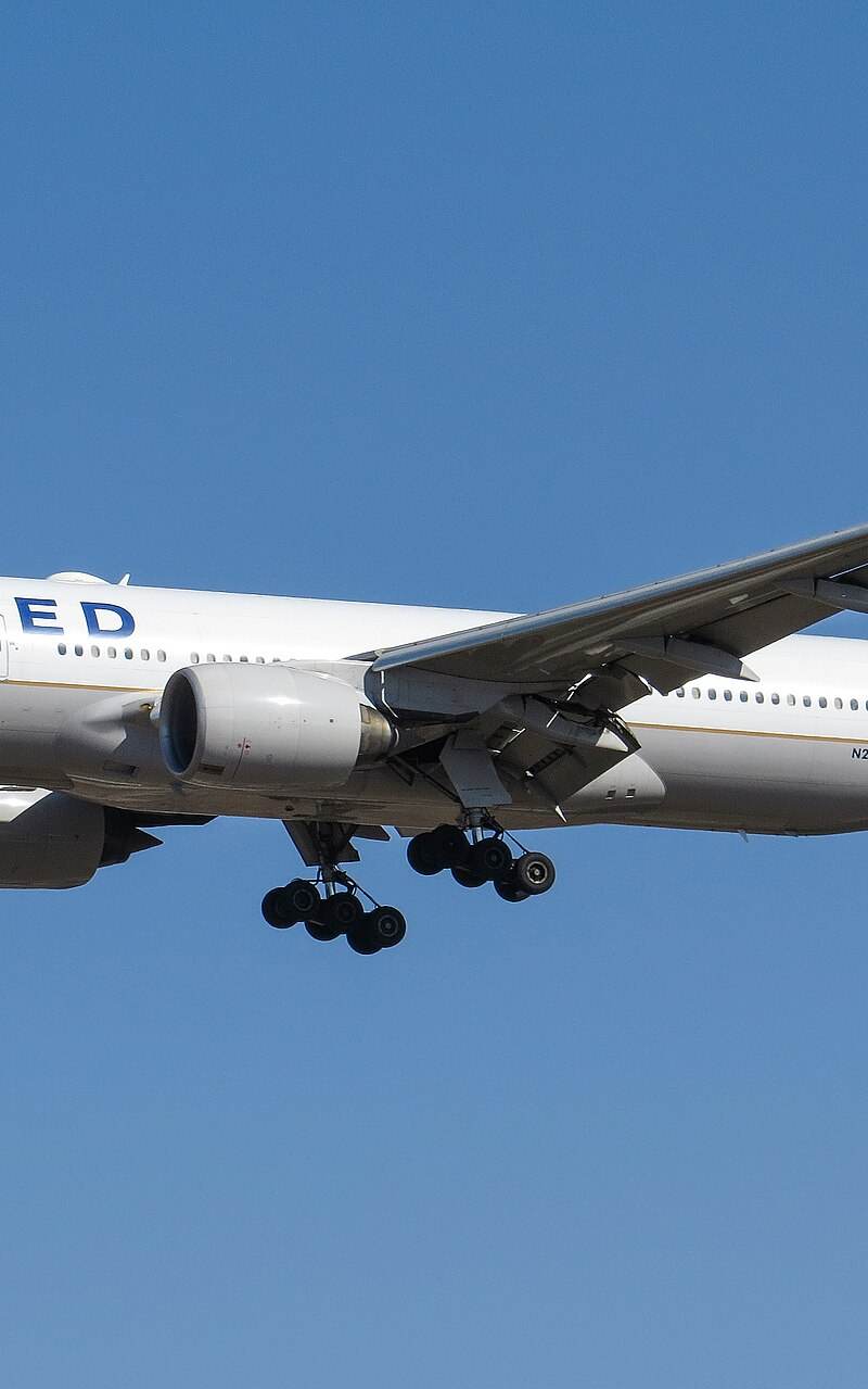 N225UA - Twin-engine aircraft